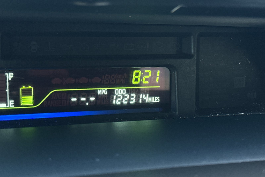 Thumbnail: 2013 Toyota Prius v - 16