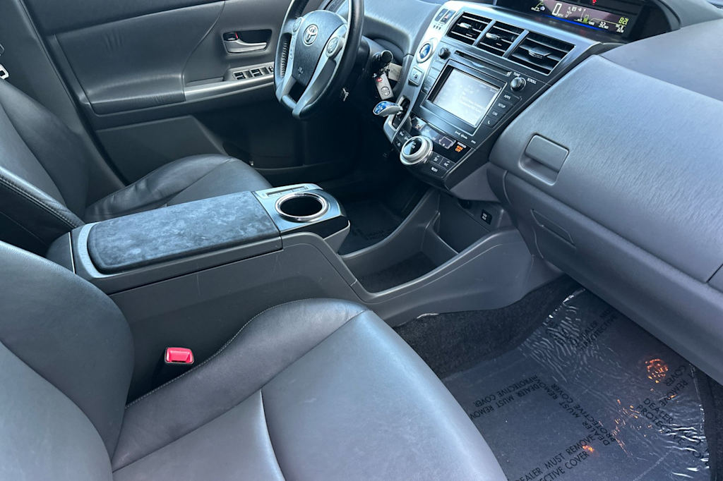 Thumbnail: 2013 Toyota Prius v - 23