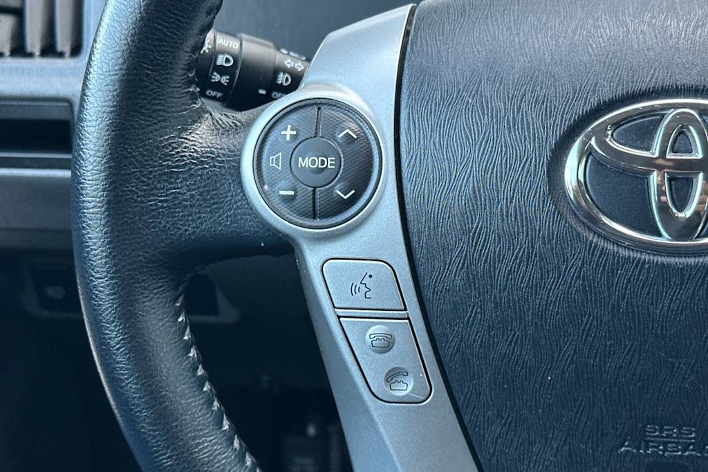 Thumbnail: 2013 Toyota Prius v - 30