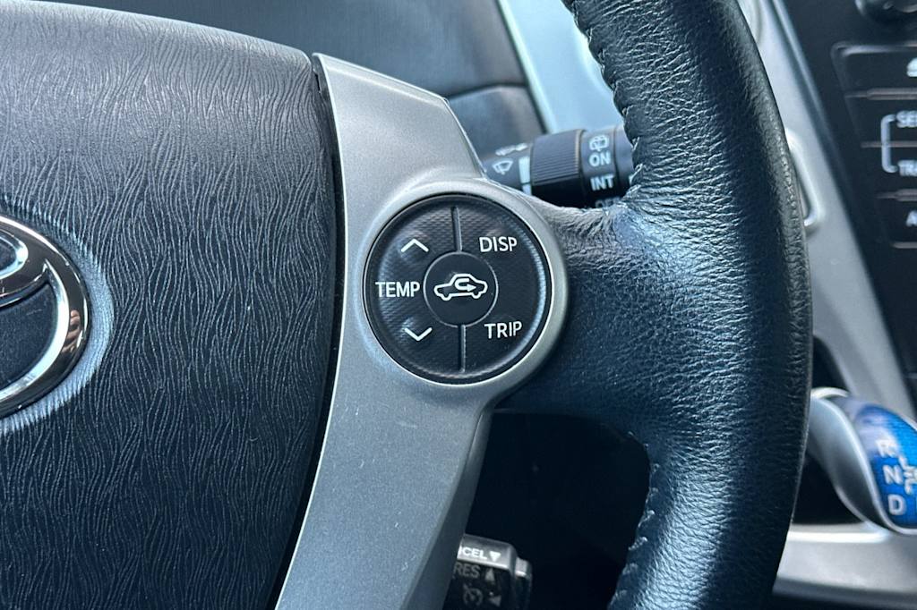 Thumbnail: 2013 Toyota Prius v - 31