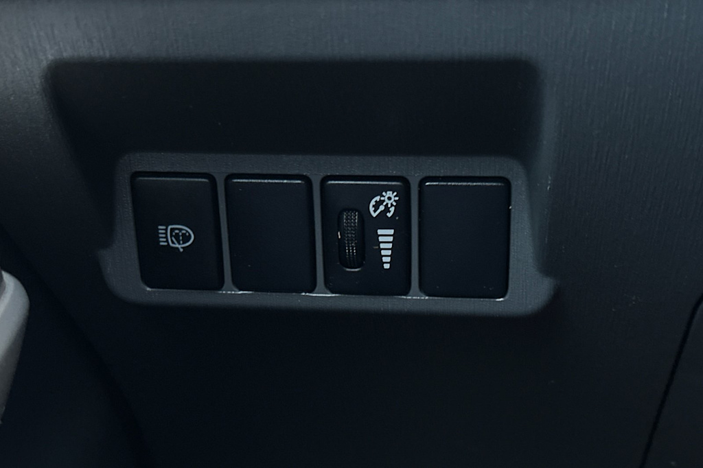 Thumbnail: 2013 Toyota Prius v - 32