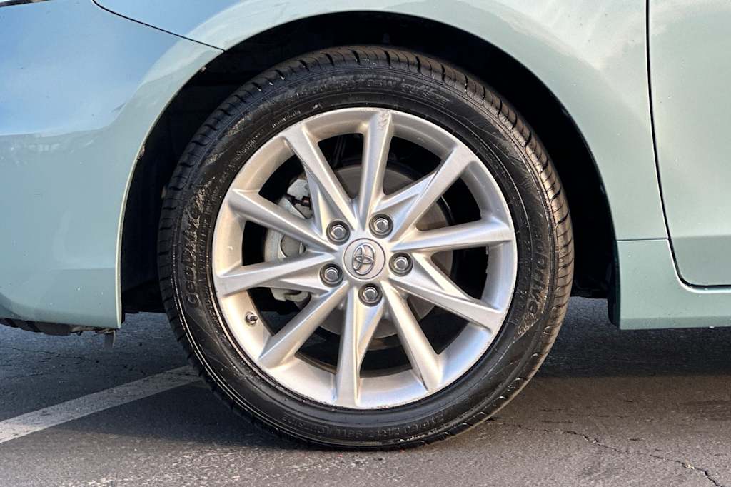 Thumbnail: 2013 Toyota Prius v - 8