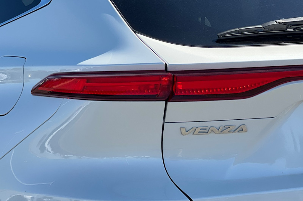 Thumbnail: 2021 Toyota Venza - 32