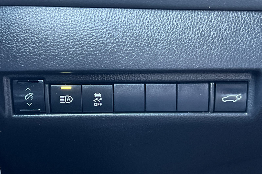 Thumbnail: 2021 Toyota Venza - 31
