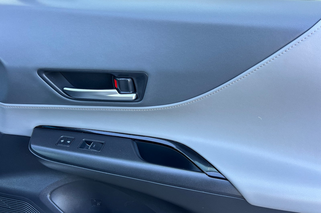 Thumbnail: 2021 Toyota Venza - 24