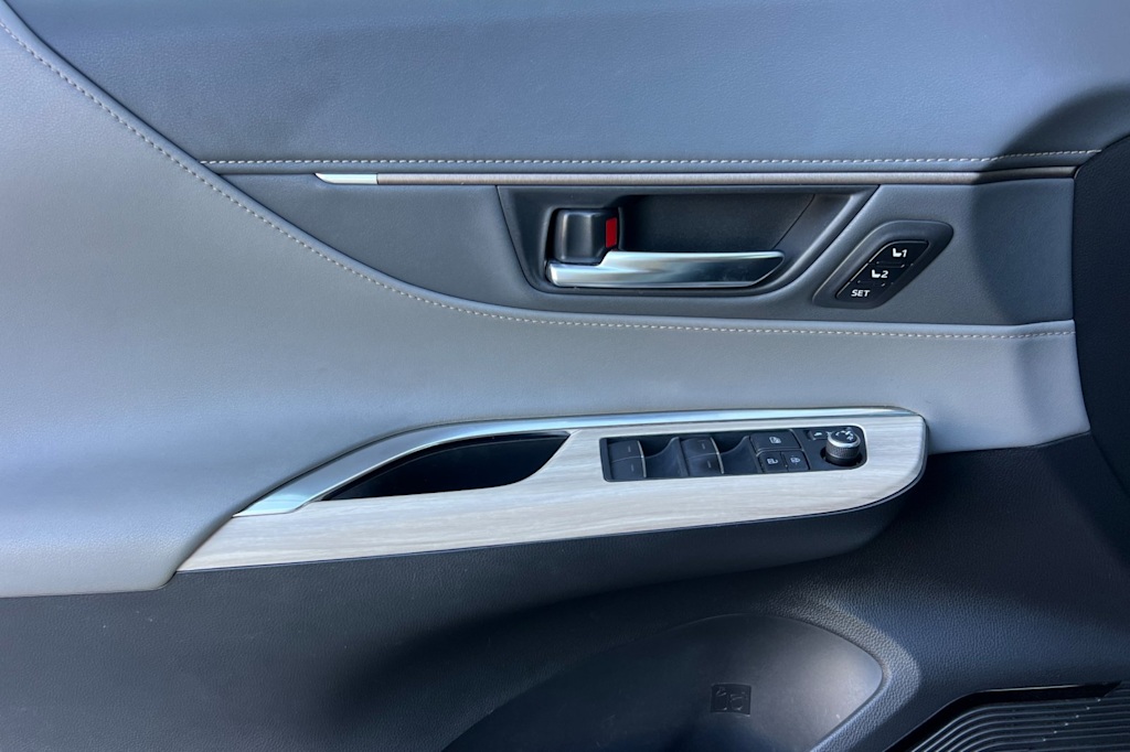 Thumbnail: 2021 Toyota Venza - 20