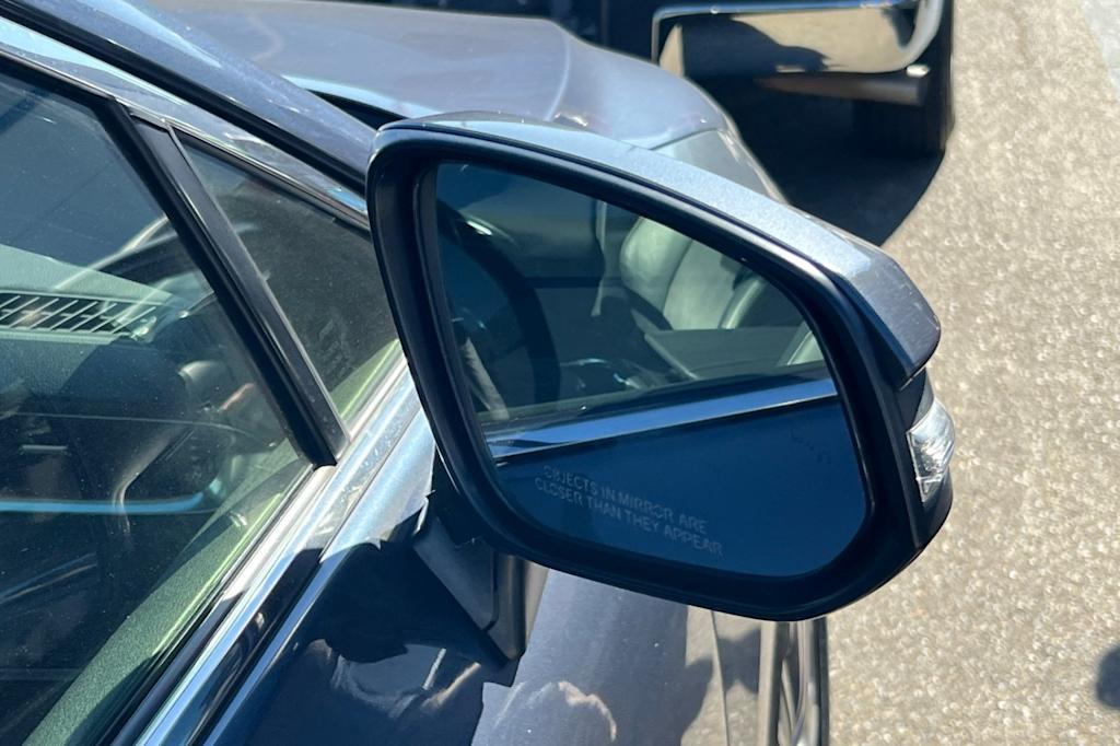 Thumbnail: 2021 Toyota Venza - 16