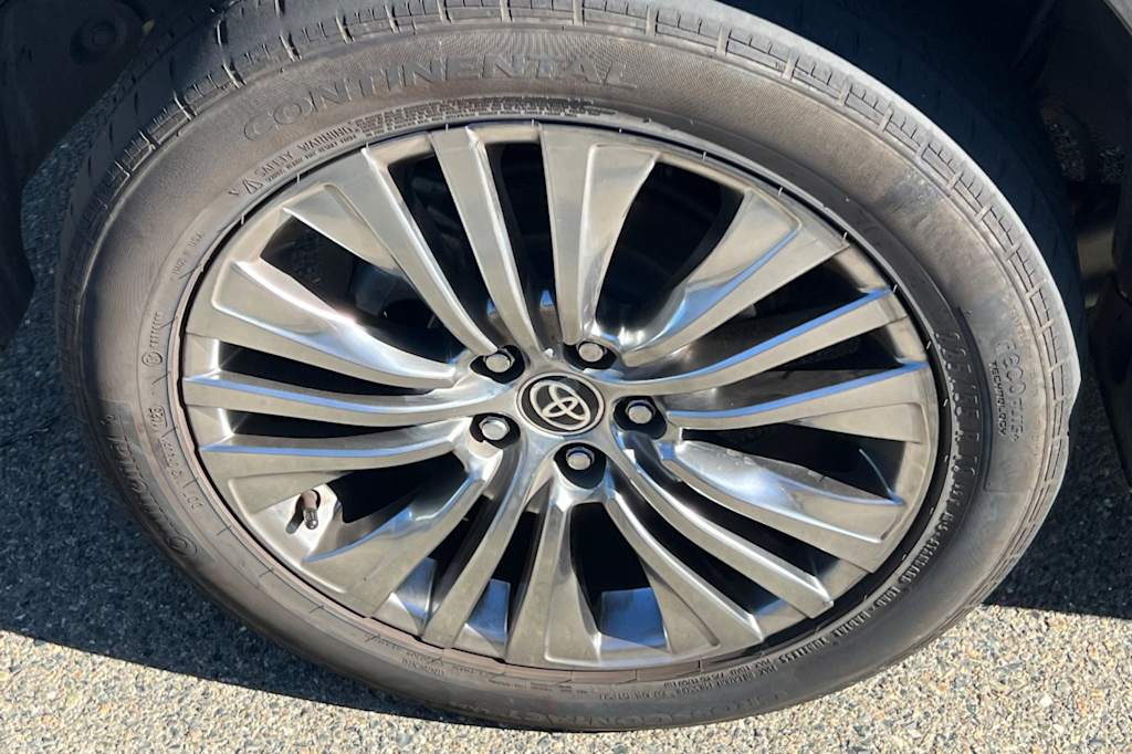 Thumbnail: 2021 Toyota Venza - 17