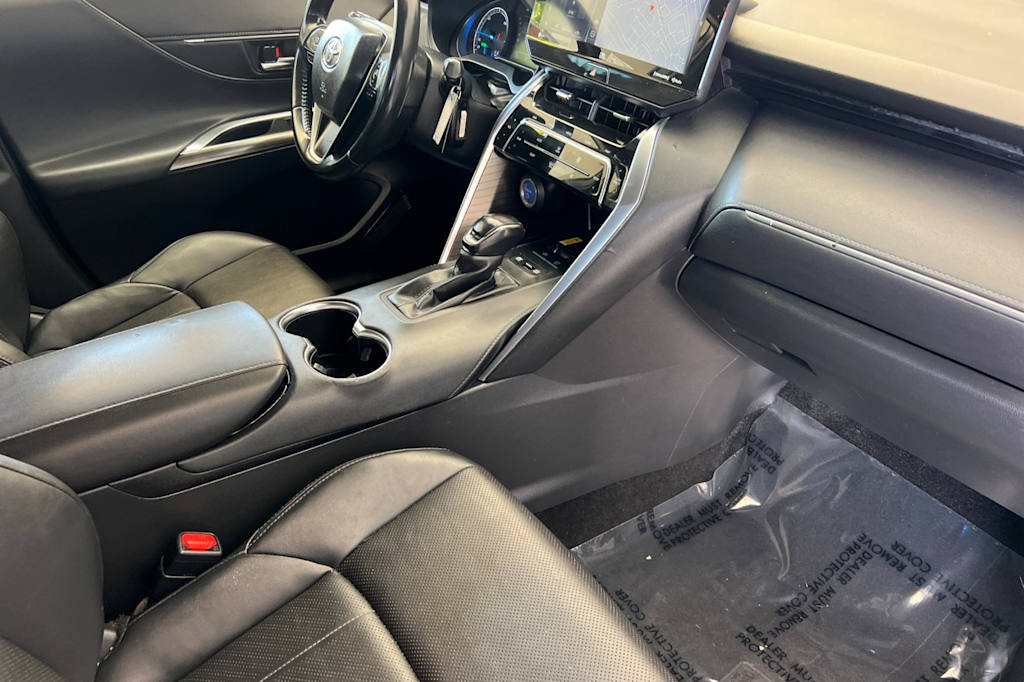 Thumbnail: 2022 Toyota Venza - 12