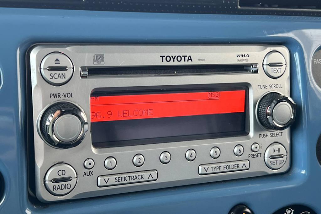 Thumbnail: 2011 Toyota FJ Cruiser - 12