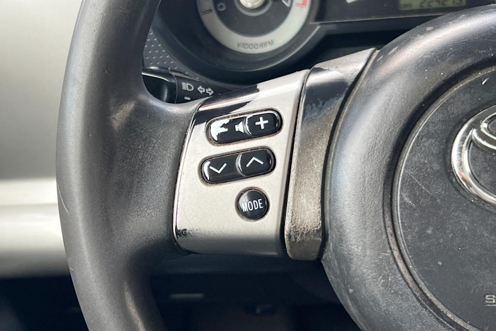 Thumbnail: 2011 Toyota FJ Cruiser - 28