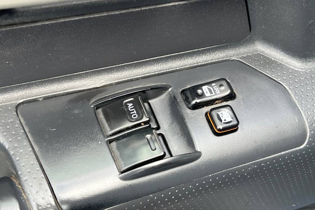 Thumbnail: 2011 Toyota FJ Cruiser - 22