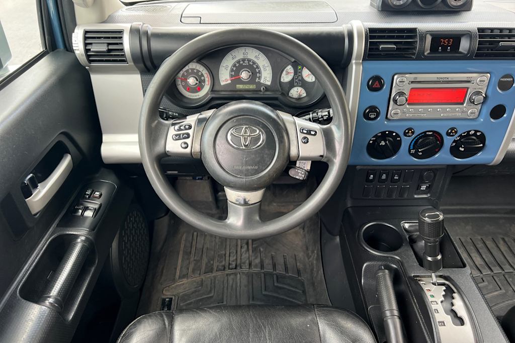 Thumbnail: 2011 Toyota FJ Cruiser - 10