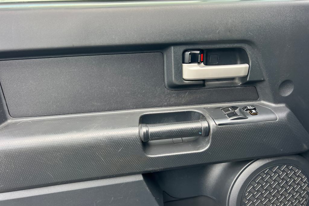 Thumbnail: 2011 Toyota FJ Cruiser - 21