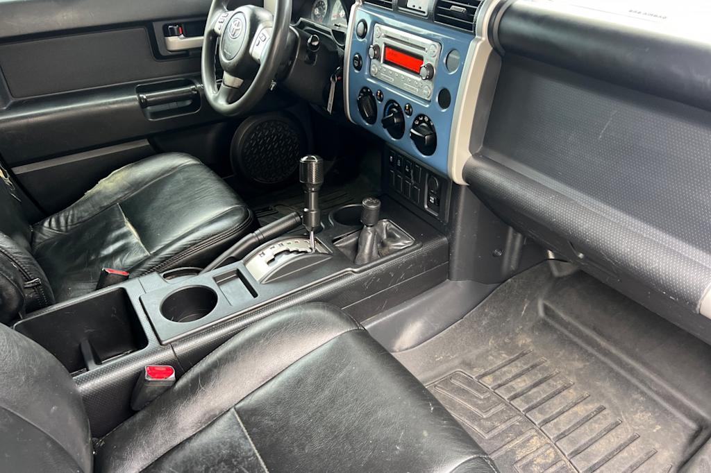 Thumbnail: 2011 Toyota FJ Cruiser - 11