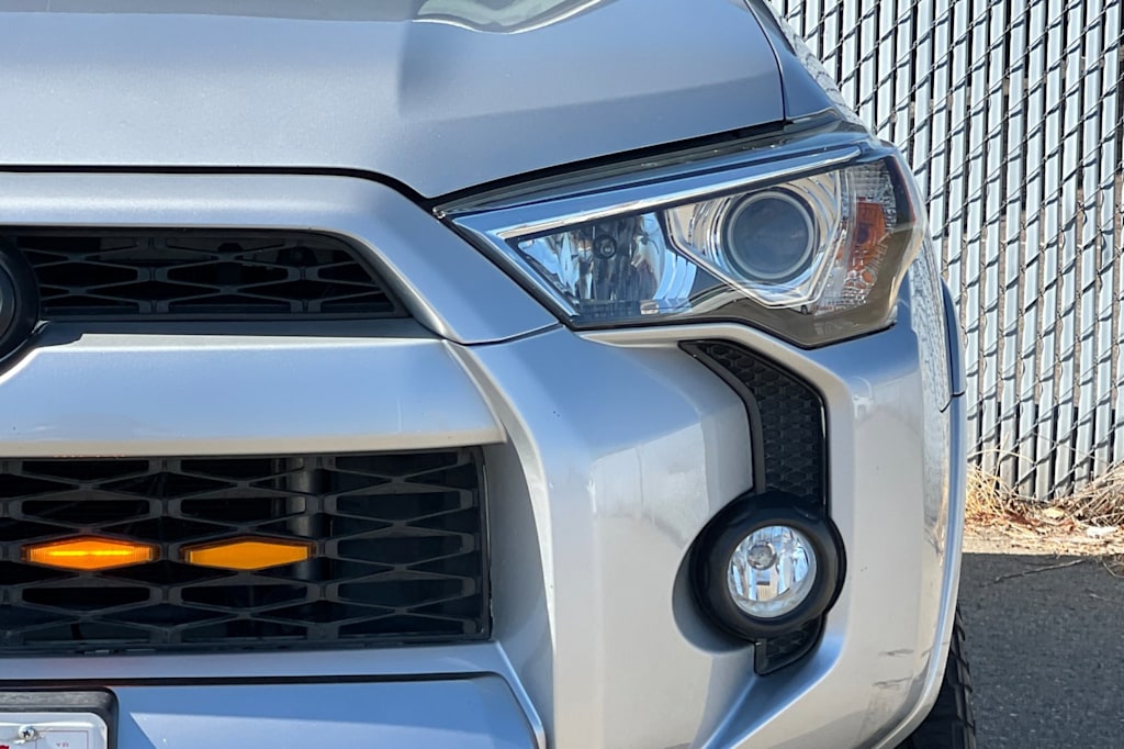 Thumbnail: 2017 Toyota 4Runner - 17