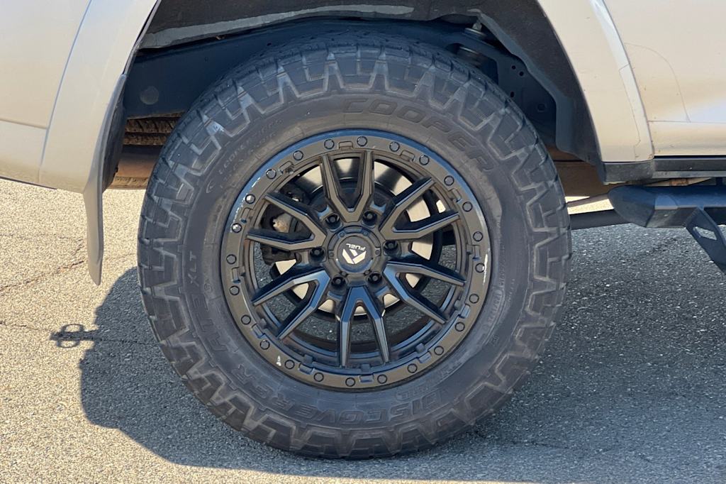 Thumbnail: 2017 Toyota 4Runner - 22