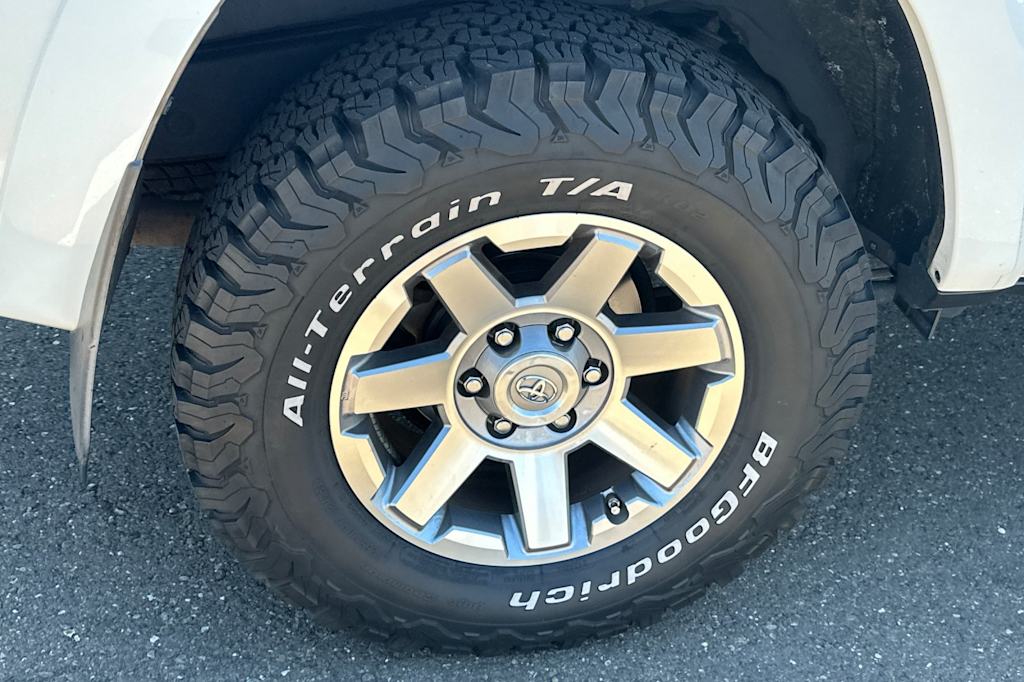 Thumbnail: 2016 Toyota 4Runner - 17