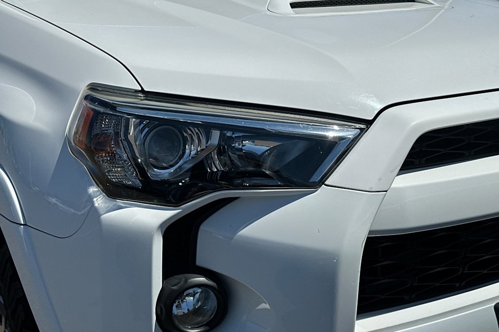 Thumbnail: 2016 Toyota 4Runner - 14