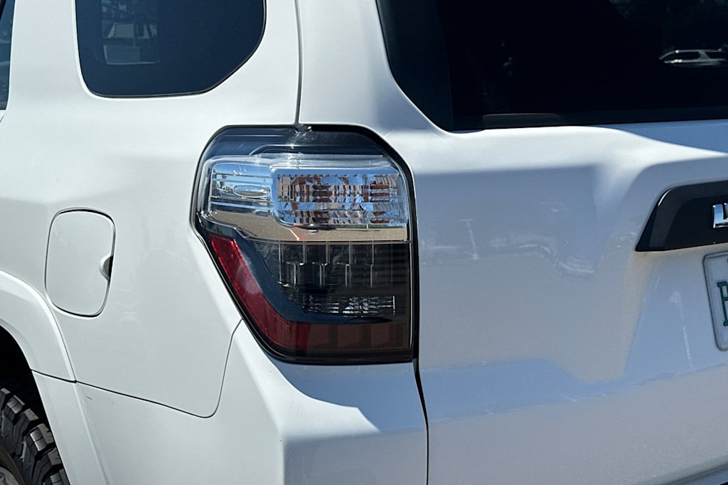Thumbnail: 2016 Toyota 4Runner - 20