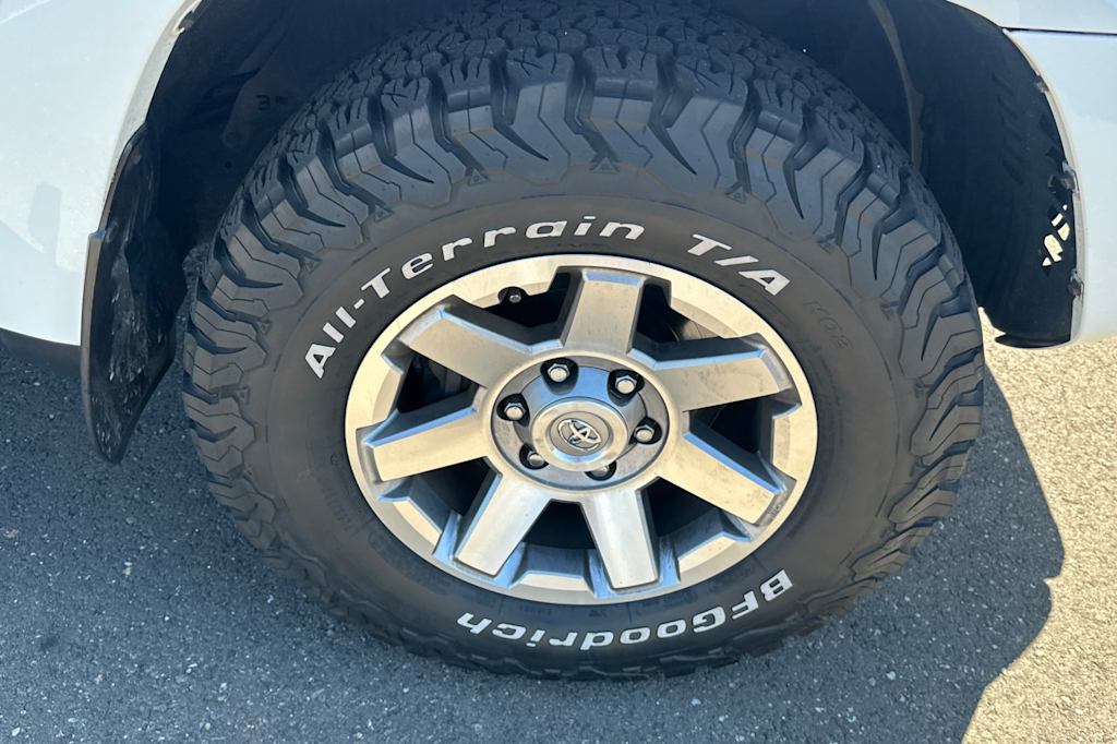 Thumbnail: 2016 Toyota 4Runner - 15