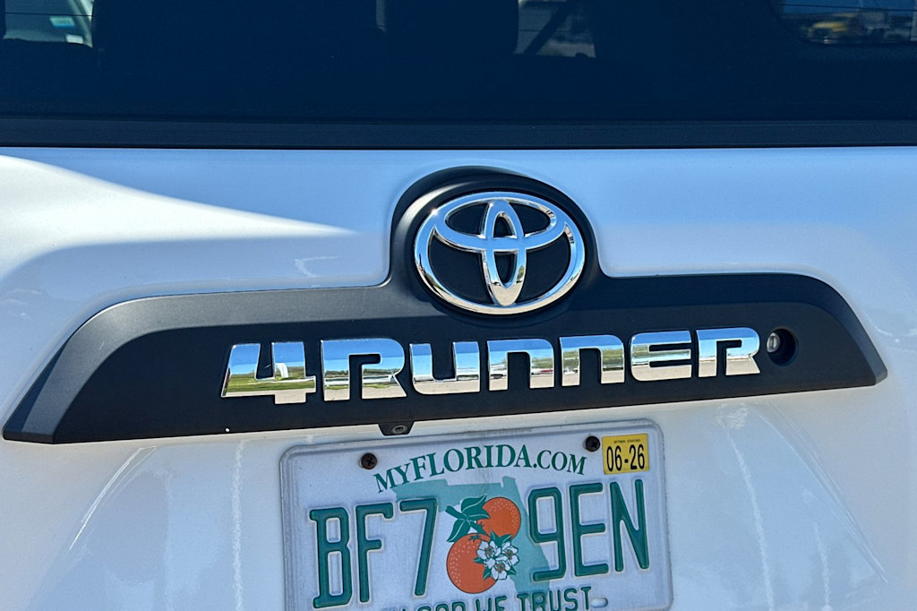 Thumbnail: 2016 Toyota 4Runner - 21
