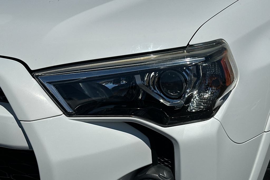 Thumbnail: 2016 Toyota 4Runner - 11