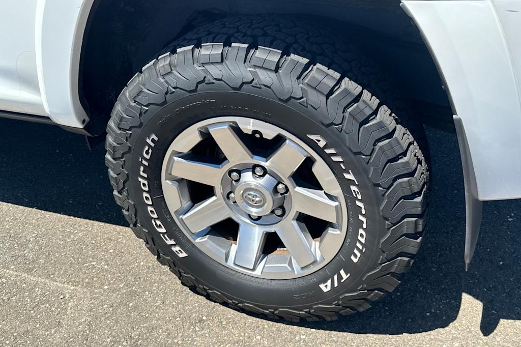 Thumbnail: 2016 Toyota 4Runner - 22