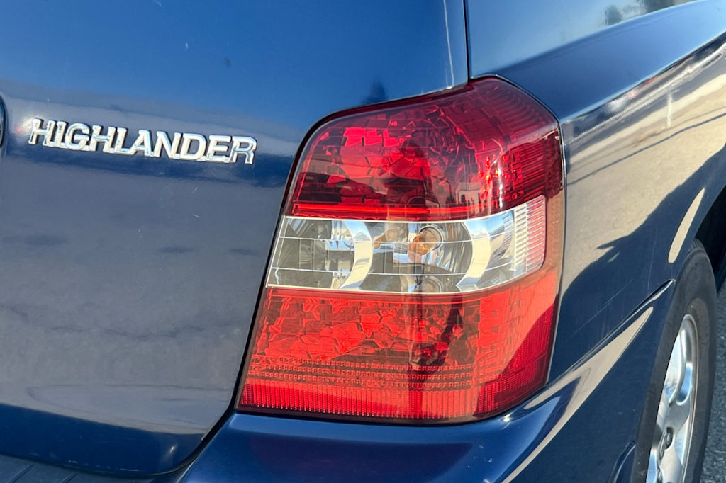 Thumbnail: 2004 Toyota Highlander - 19