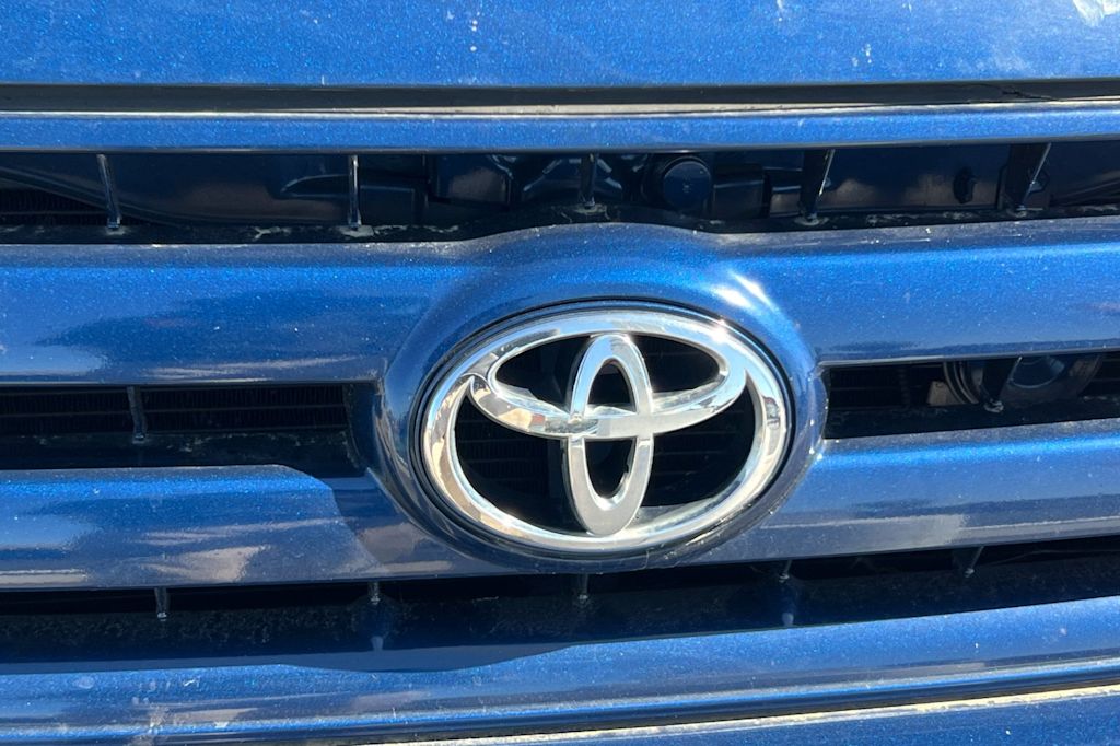 Thumbnail: 2004 Toyota Highlander - 14