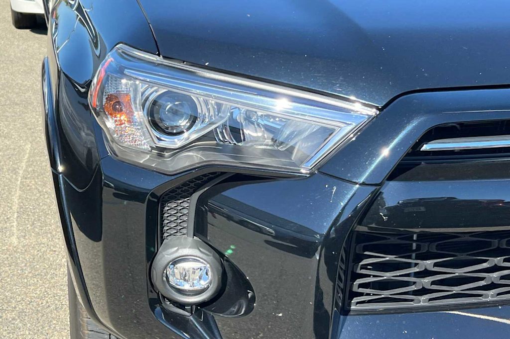 Thumbnail: 2023 Toyota 4Runner - 9