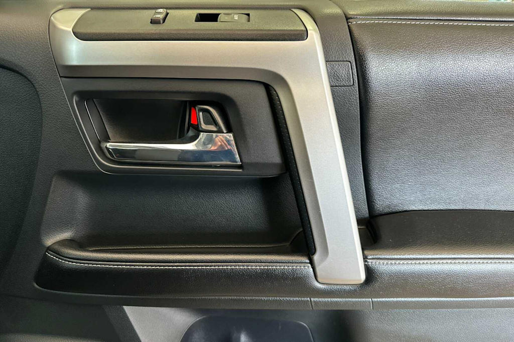 2015 Toyota 4Runner SR5 25