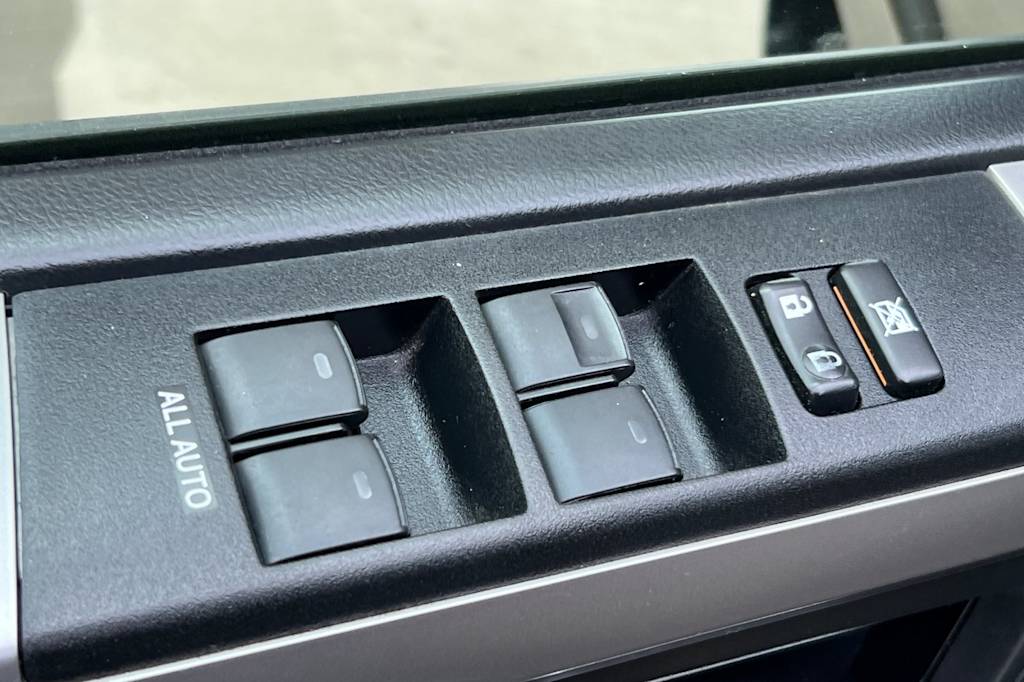 Thumbnail: 2016 Toyota 4Runner - 23