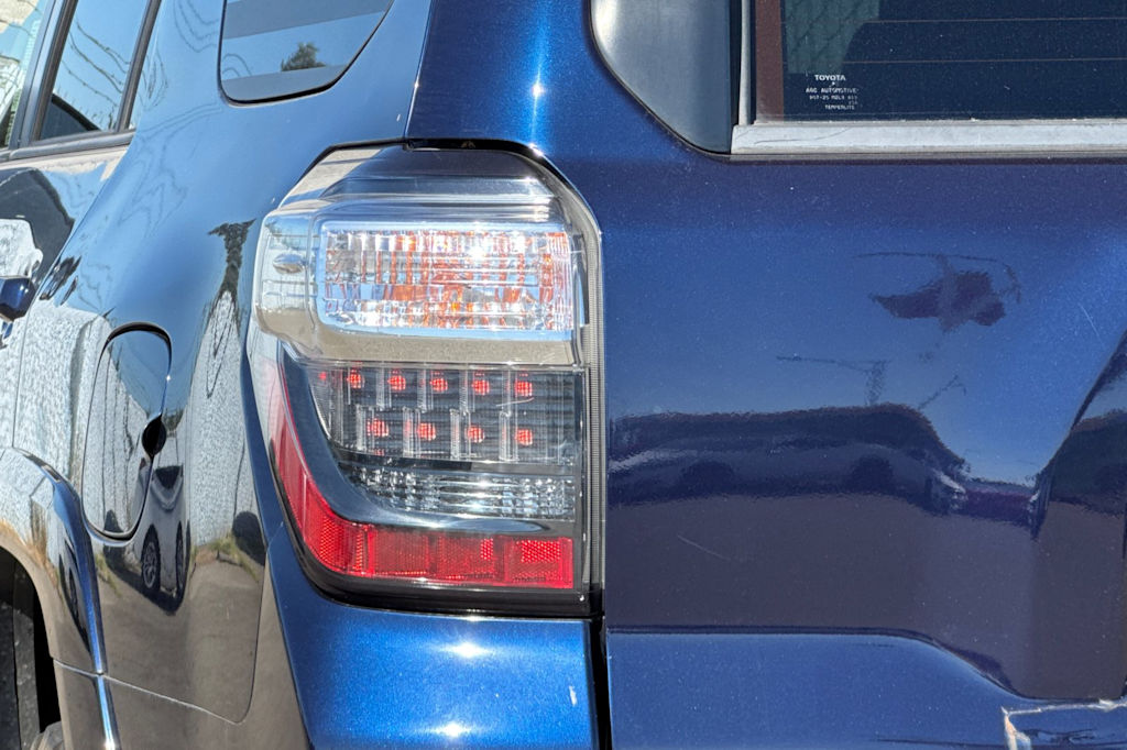 Thumbnail: 2014 Toyota 4Runner - 24