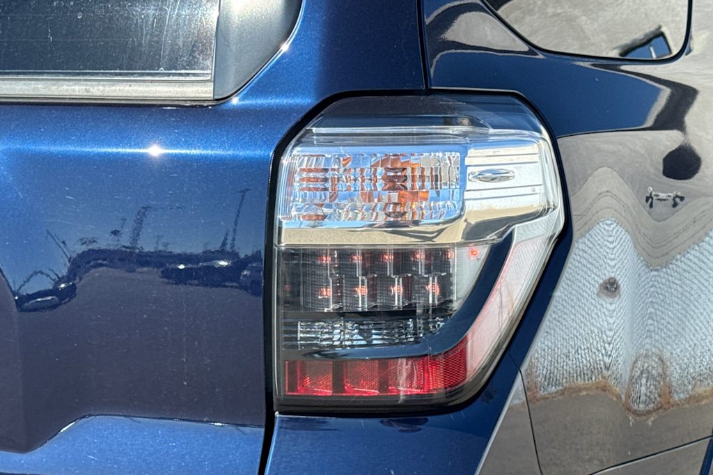 Thumbnail: 2014 Toyota 4Runner - 22