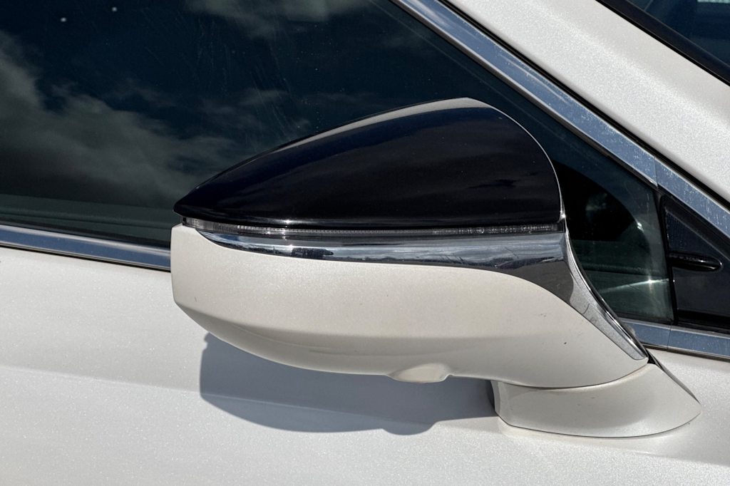 Thumbnail: 2019 Lexus ES - 6
