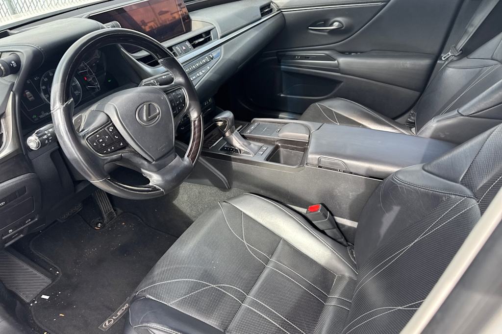 Thumbnail: 2019 Lexus ES - 8