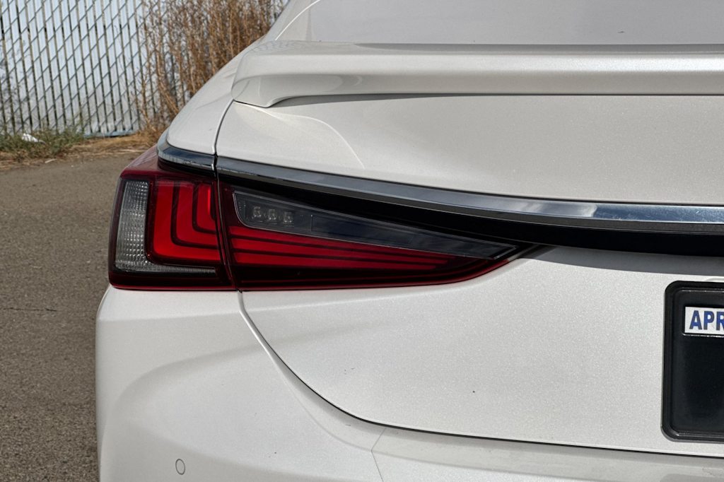 Thumbnail: 2019 Lexus ES - 24
