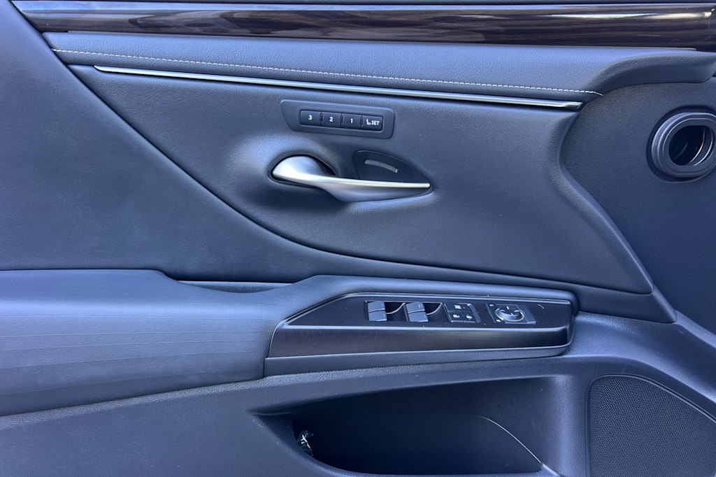Thumbnail: 2019 Lexus ES - 19