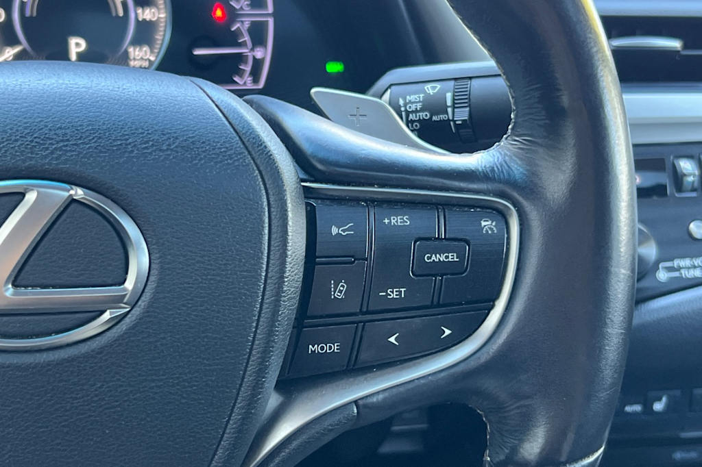 Thumbnail: 2019 Lexus ES - 30
