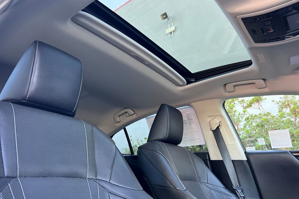 Thumbnail: 2019 Lexus ES - 22