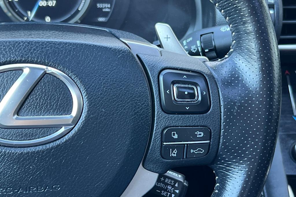 Thumbnail: 2017 Lexus IS - 30