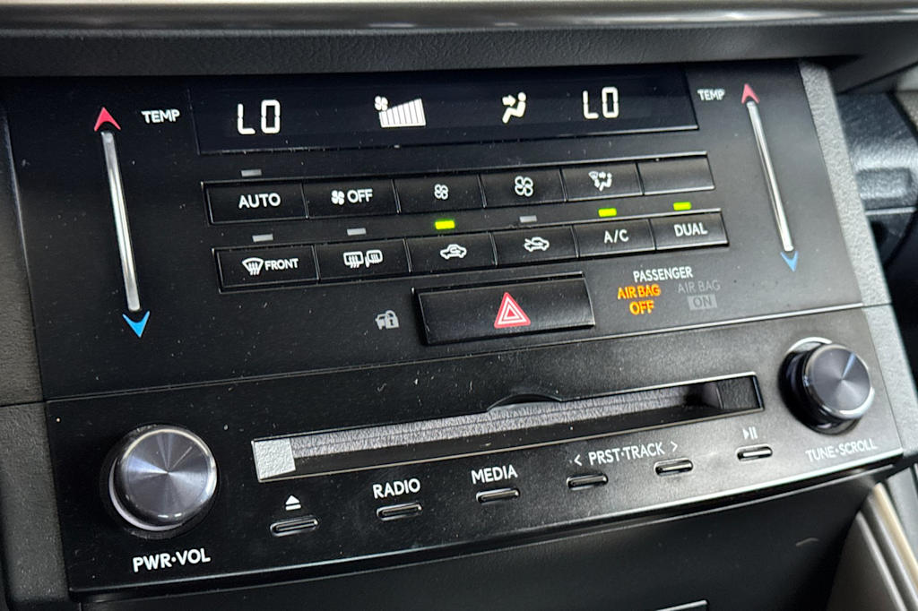 Thumbnail: 2014 Lexus IS - 26