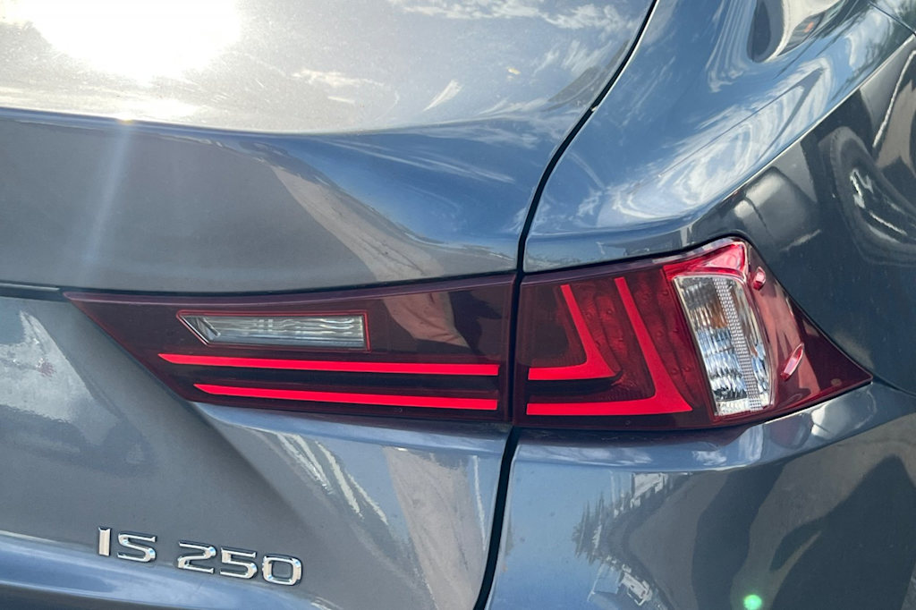Thumbnail: 2015 Lexus IS - 19
