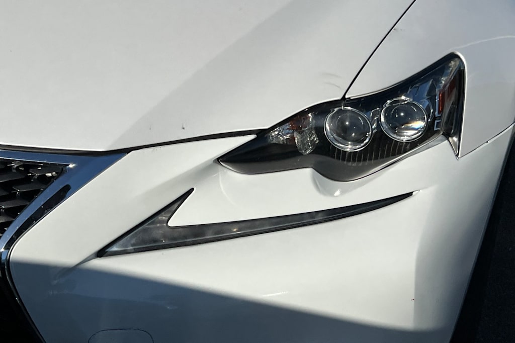 Thumbnail: 2015 Lexus IS - 13