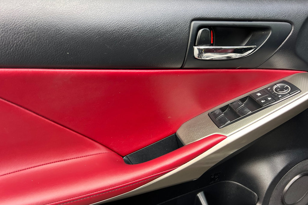 Thumbnail: 2015 Lexus IS - 20