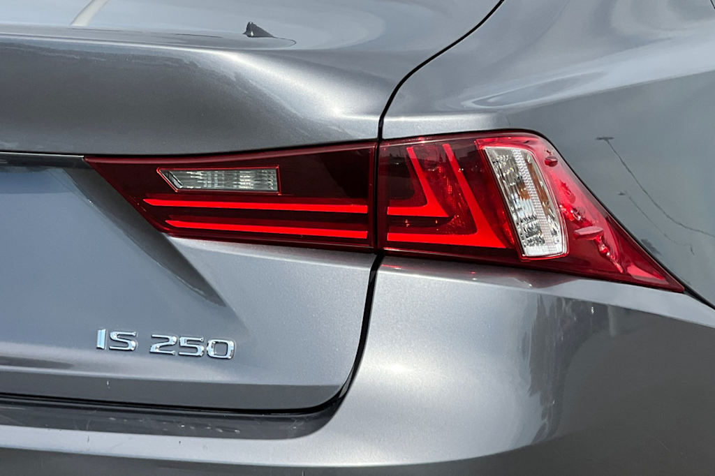 Thumbnail: 2015 Lexus IS - 32