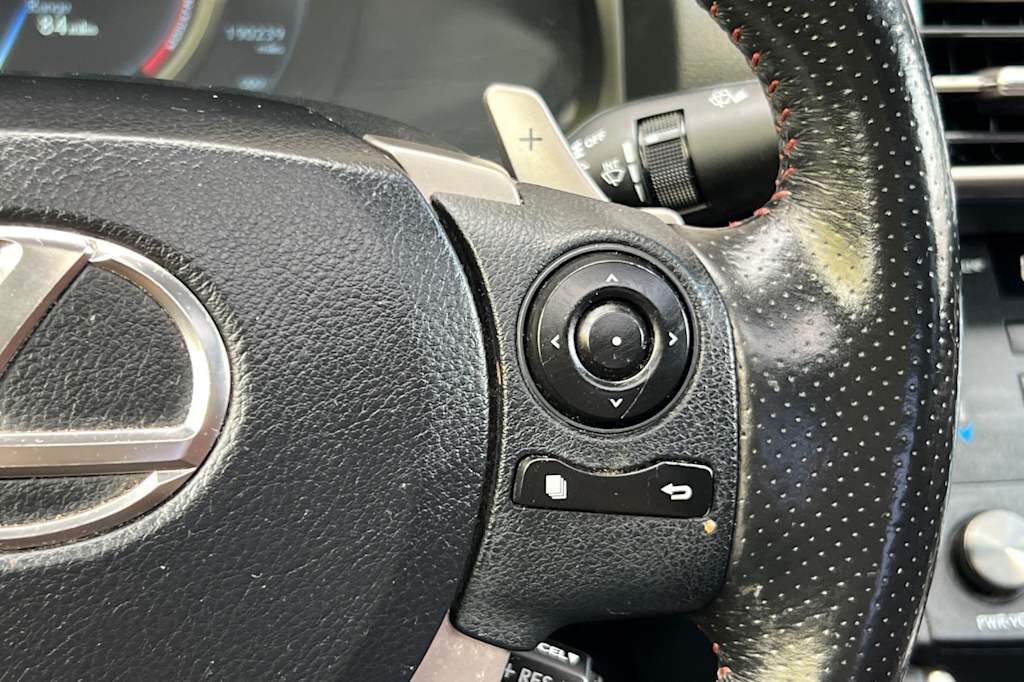 Thumbnail: 2015 Lexus IS - 30