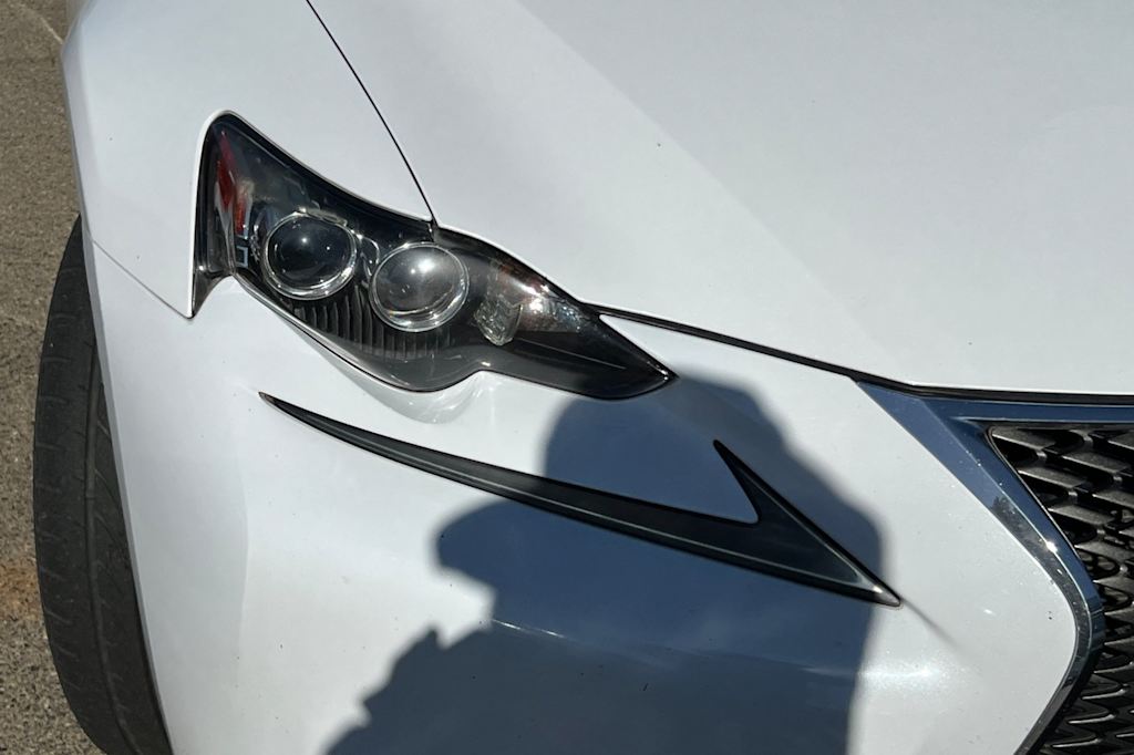 Thumbnail: 2015 Lexus IS - 11