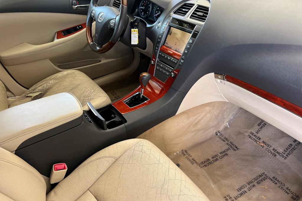 Thumbnail: 2011 Lexus ES - 11